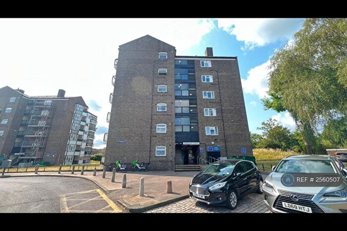 2 Bedroom Flat To Rent In Foxborough Gardens, London, SE4