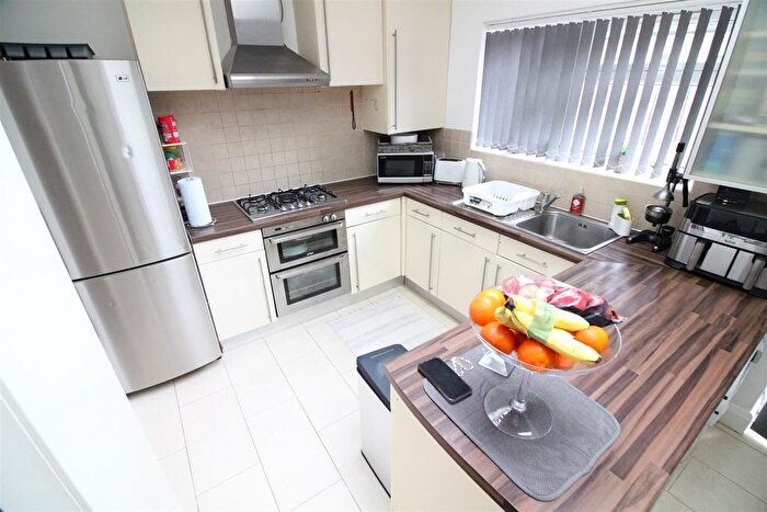 1 Bedroom Flat To Rent In Kingsbridge Crescent, Southall, UB1
