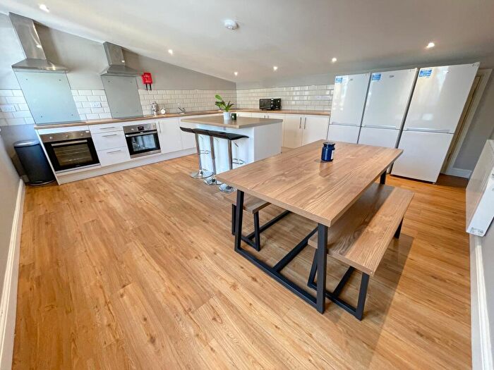 9 Bedroom Flat To Rent In Hardman Street, L1