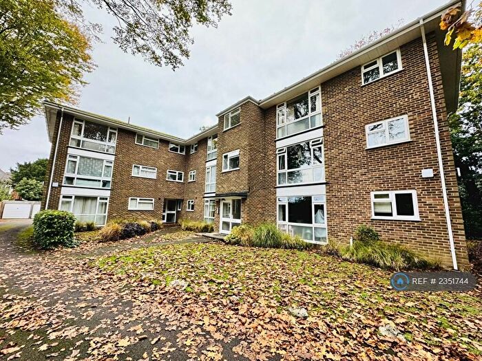2 Bedroom Flat To Rent In Stirling Court, Bournemouth, BH8