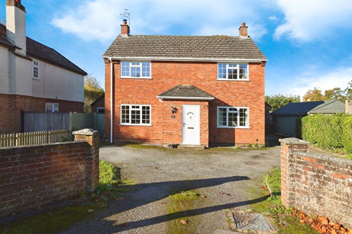 4 Bedroom Detached House For Sale In Main Road, Winterbourne Dauntsey, Salisbury, SP4