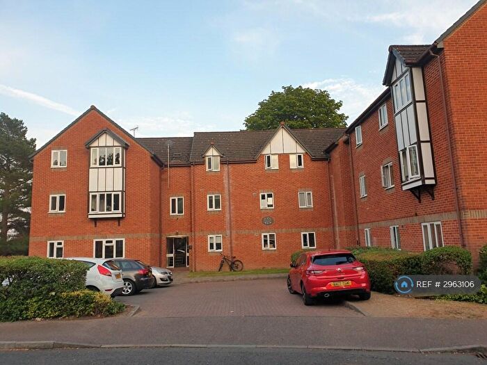 2 Bedroom Flat To Rent In Radnor House, Reading, RG1