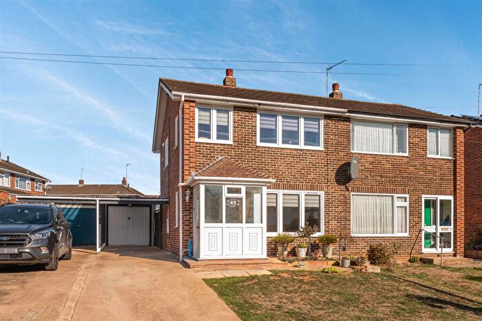 3 Bedroom Semi-Detached House For Sale In Morris Drive, Banbury, OX16