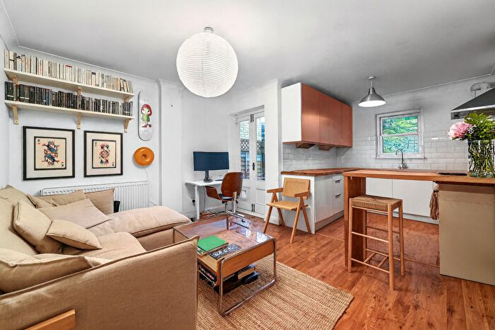 1 Bedroom Apartment To Rent In Driffield Road, London, E3