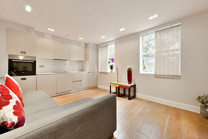 1 Bedroom Flat To Rent In Uxbridge Road, Shepherd's Bush, London, W12