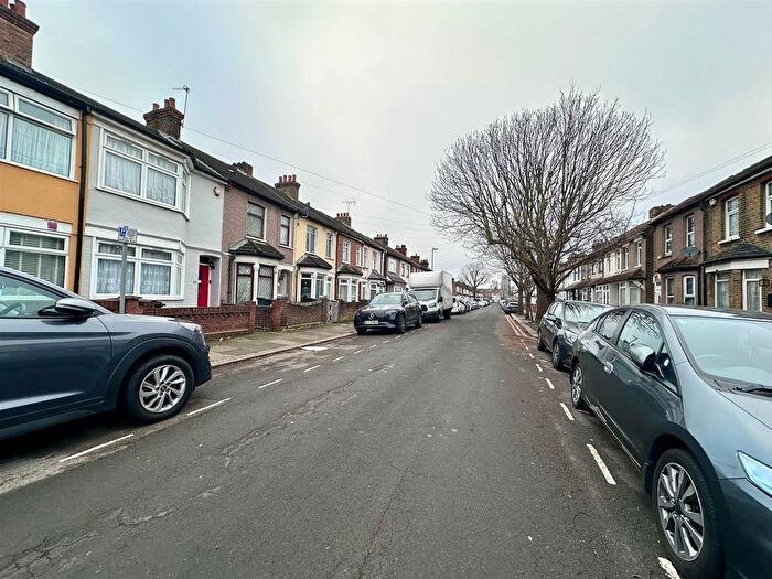 5 Bedroom Terraced House To Rent In Devon Road, Barking, IG11