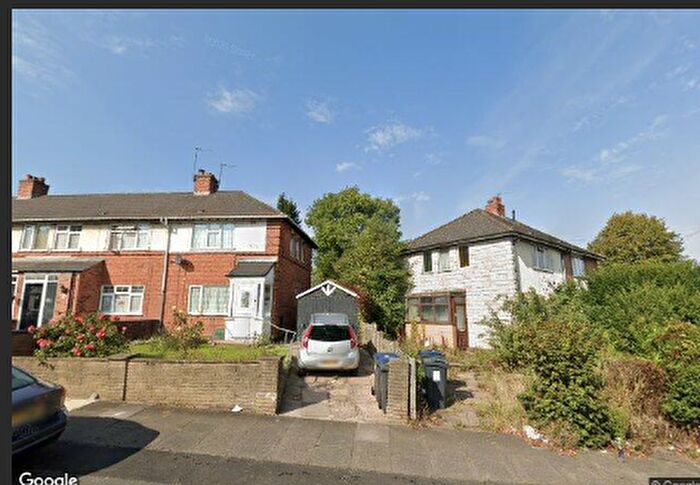 3 Bedroom Semi Detached House For Sale In Briarfield Road, Birmingham, B11