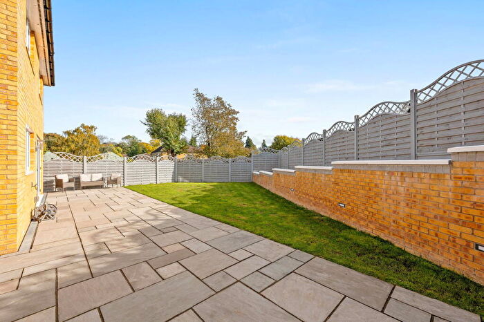 4 Bedroom Detached House For Sale In The Warren, The Green, Croydon, CR0