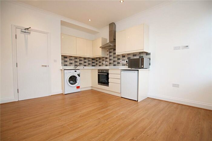 2 Bedroom Apartment To Rent In Hamilton Road, Reading, Berkshire, RG1