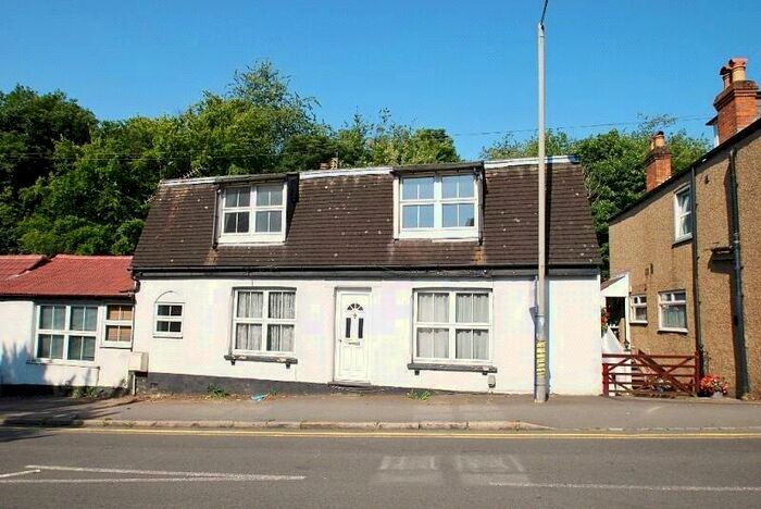 3 Bedroom Semi-Detached House To Rent In Station Road, Amersham, Buckinghamshire, HP7