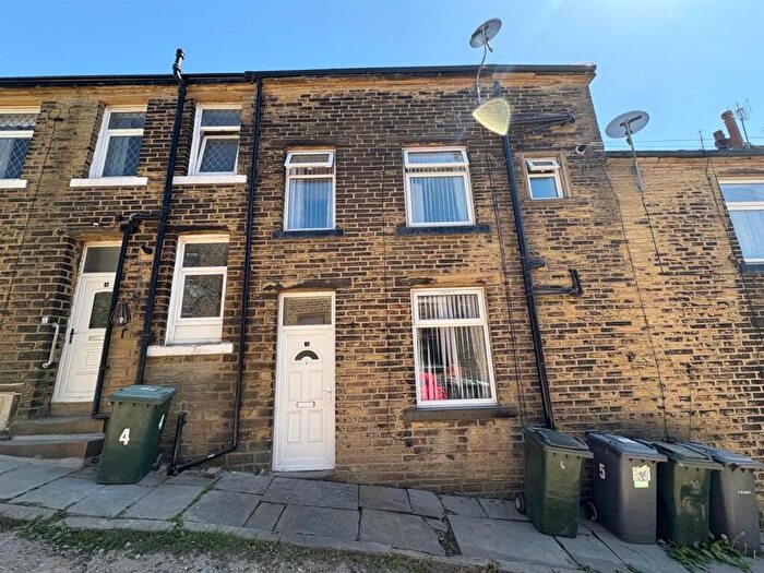 2 Bedroom Terraced House For Sale In Albion Place, Thornton, Bradford, BD13