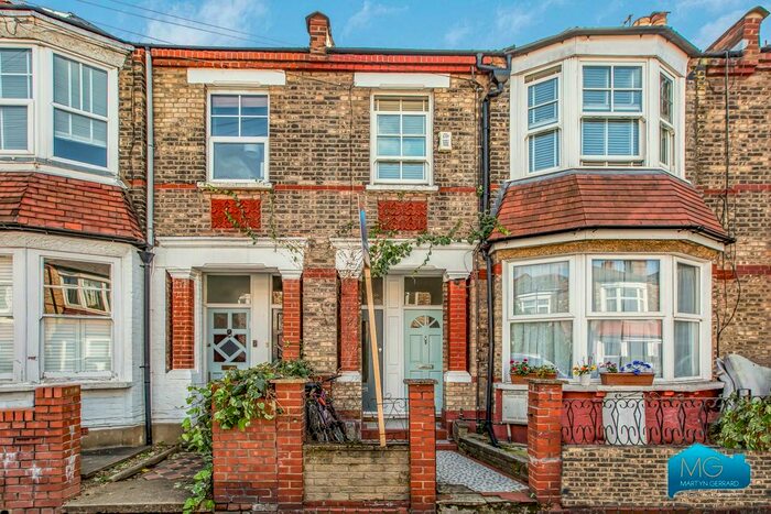 3 Bedroom Flat To Rent In Kitchener Road, East Finchley, London, N2