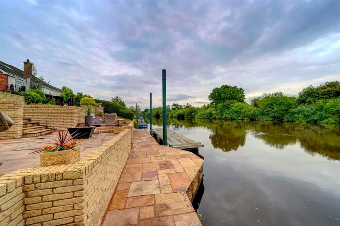2 Bedroom Detached Bungalow For Sale In Severn Meadow, Astley Burf, Stourport-On-Severn, DY13