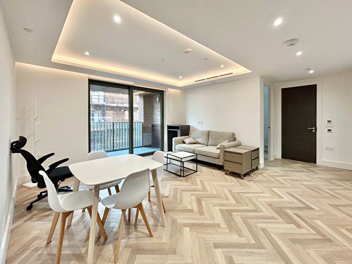 2 Bedroom Flat To Rent In Brigade Mews, London, SE1