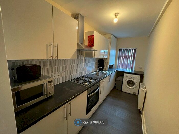 5 Bedroom Semi-Detached House To Rent In Lees Hall Crescent, Manchester, M14