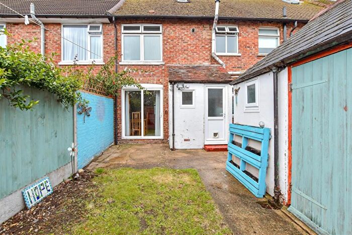 3 Bedroom Terraced House For Sale In Dymchurch Road, Hythe, Kent, CT21