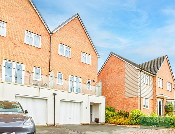 4 Bedroom Semi-Detached House For Sale In Skylark Street, Cofton Hackett, Birmingham, B45