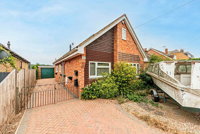 3 Bedroom Detached Bungalow For Sale In Courtenay Road, Dunkirk, ME13