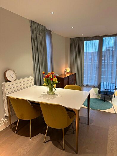 1 Bedroom Flat To Rent In Hamond Court, Queenshurst Square, Kingston Upon Thames, Surrey, KT2