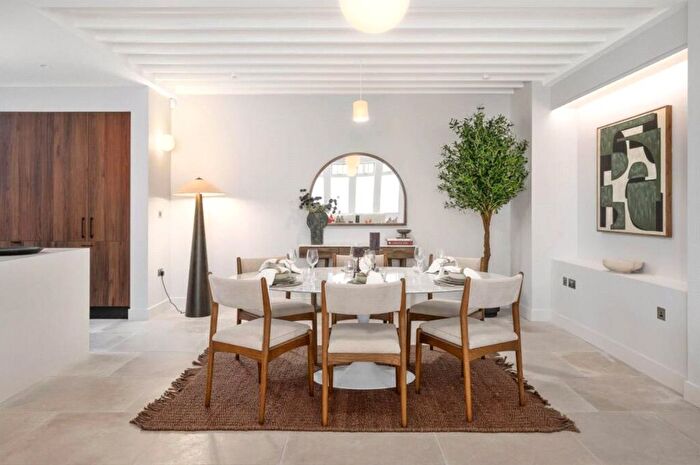 4 Bedroom Flat To Rent In Narrow Street, London, E14