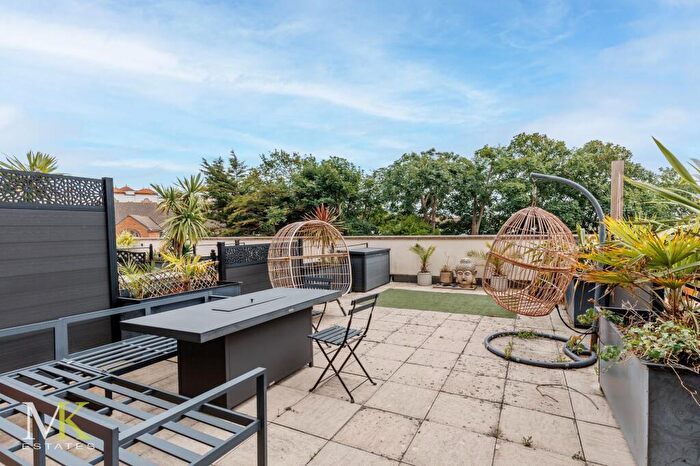 2 Bedroom Flat To Rent In Owls Road, Burlington Mansions, BH5