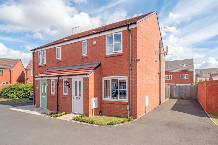 3 Bedroom Semi-Detached House For Sale In Philips Field Close, Kettering, NN15