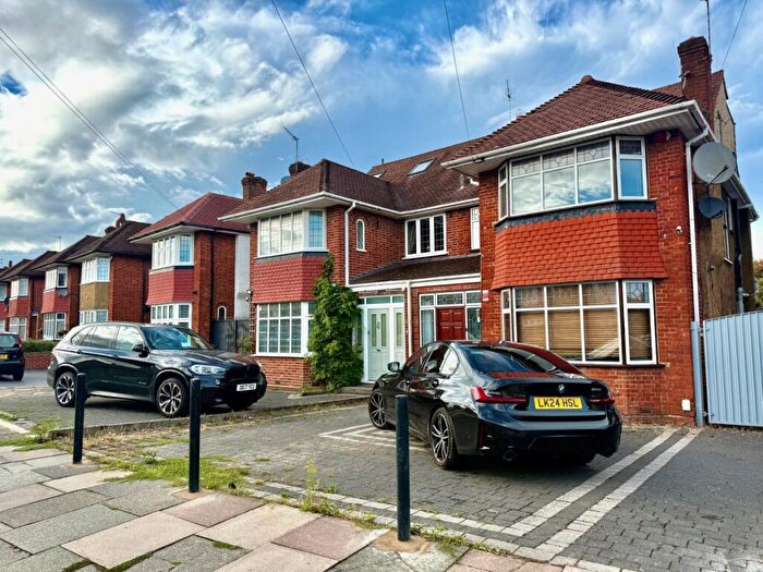 4 Bedroom House To Rent In Westpole Avenue, Cockfosters, EN4