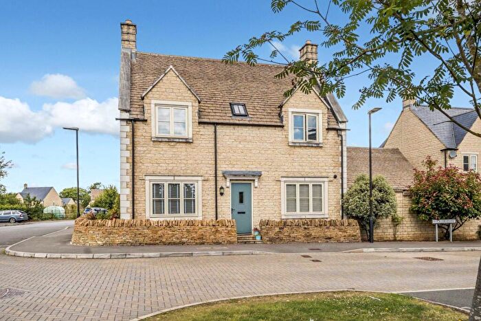 4 Bedroom Link Detached House For Sale In Jacob's Piece, Fairford, GL7