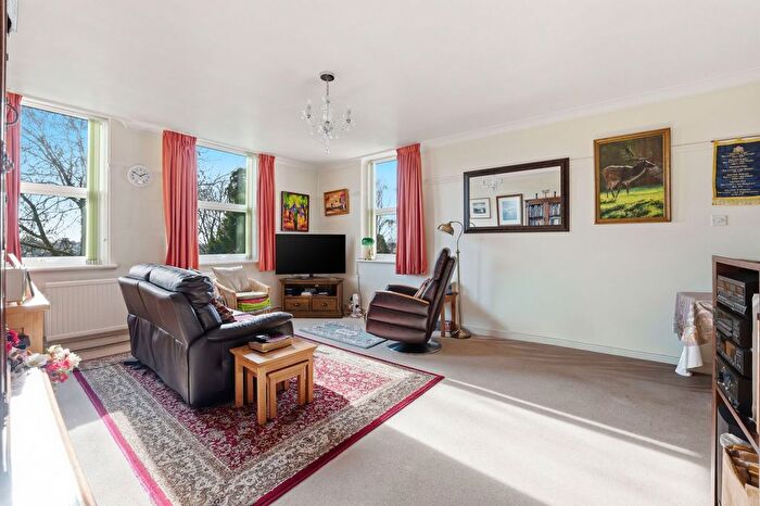 2 Bedroom Flat For Sale In The Firs, Nottingham, Nottinghamshire, NG5