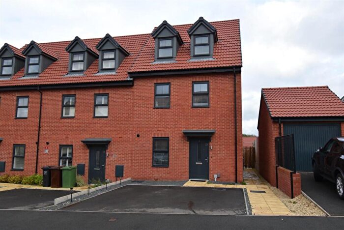 3 Bedroom End Of Terrace House For Sale In Charnian Way, Shepshed, Loughborough, LE12