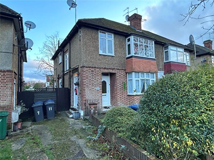 2 Bedroom Maisonette To Rent In Windsor Road, Barnet, Hertfordshire, EN5