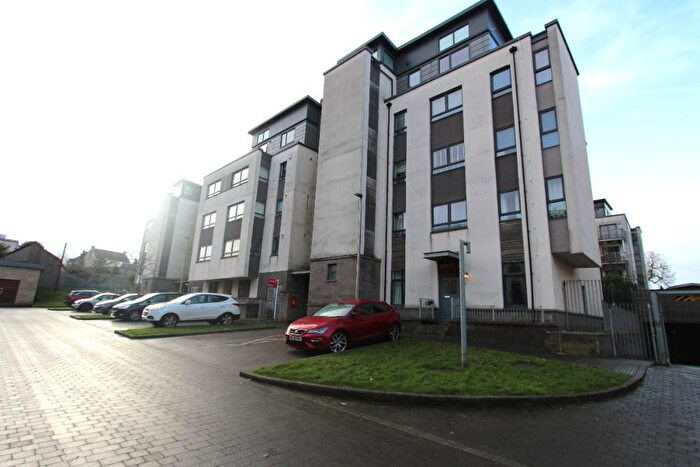 2 Bedroom Flat To Rent In Colonsay Close, Granton, Edinburgh, EH5
