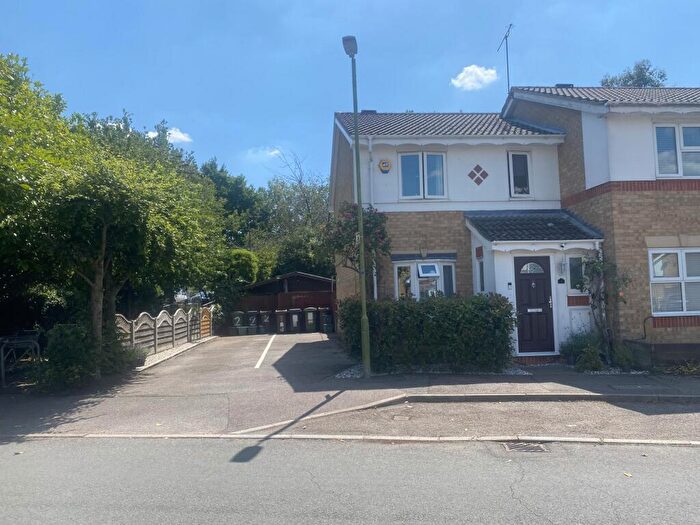 3 Bedroom Semi-Detached House For Sale In Alsop Close, London Colney, AL2