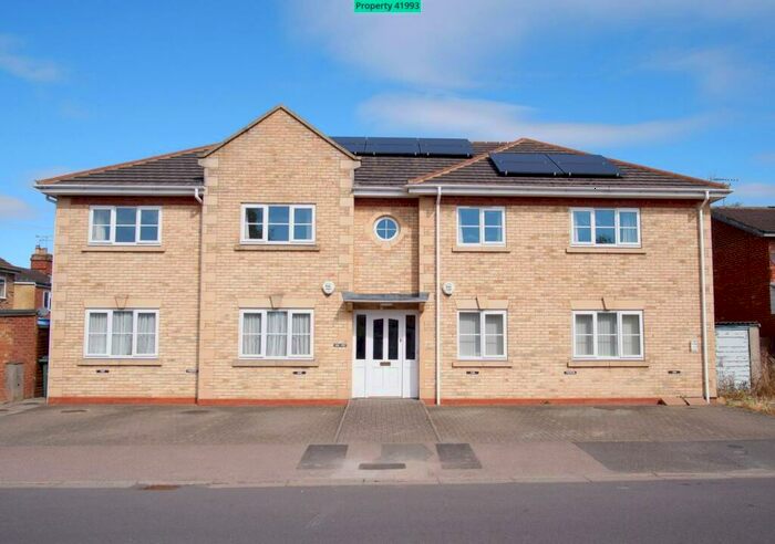 2 Bedroom Flat To Rent In Brooklands Drive, Leighton Buzzard, LU7