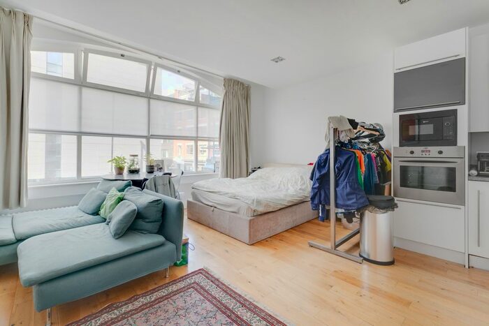 Studio To Rent In Goswell Road, London, EC1V