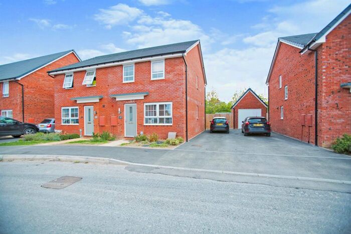 3 Bedroom Property To Rent In Mays Drive, Westbury, BA13