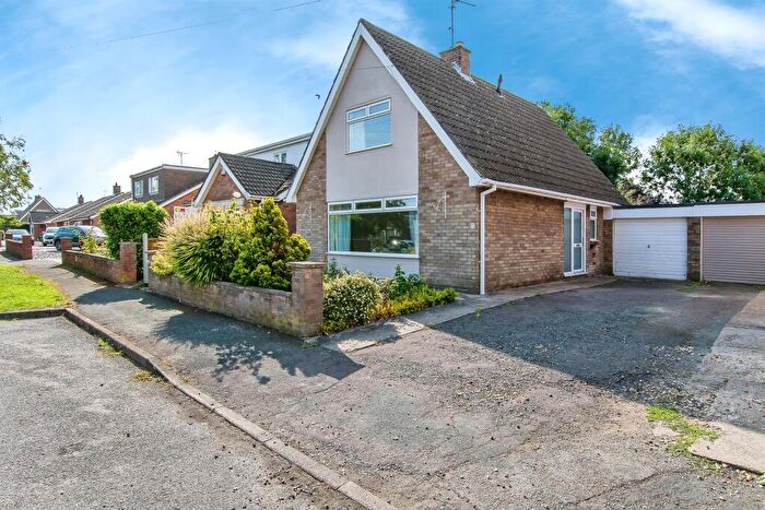 3 Bedroom Link Detached House For Sale In Gazeley Gardens, Farcet, Peterborough, PE7