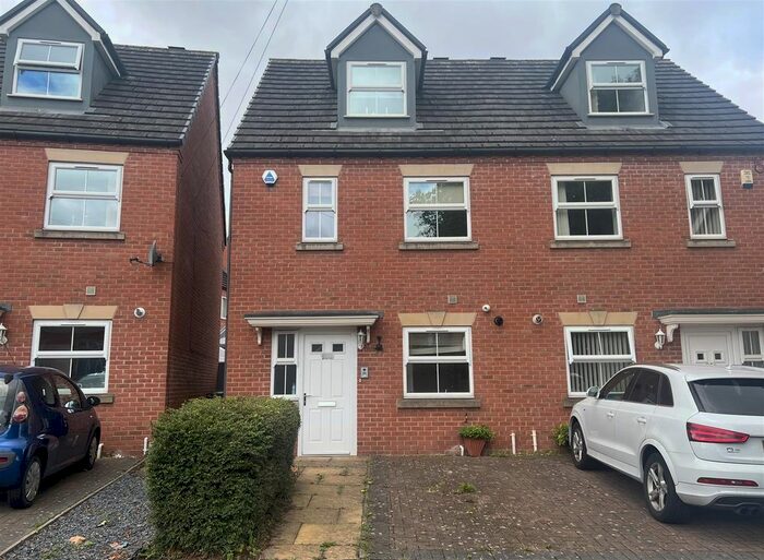 3 Bedroom Town House To Rent In Cramp Hill, Wednesbury, WS10