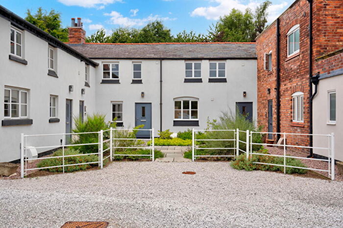 2 Bedroom Apartment For Sale In Sandy Brow Close, Delamere, Northwhich, Cheshire, CW6