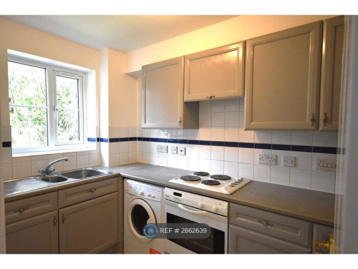 1 Bedroom Flat To Rent In Leigh Hunt Drive, London, N14