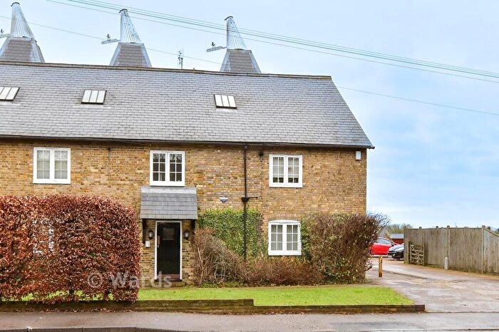 2 Bedroom Flat For Sale In London Road, Newington, Kent, ME9