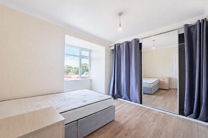 4 Bedroom Flat To Rent In Twickenham Road, Isleworth, TW7