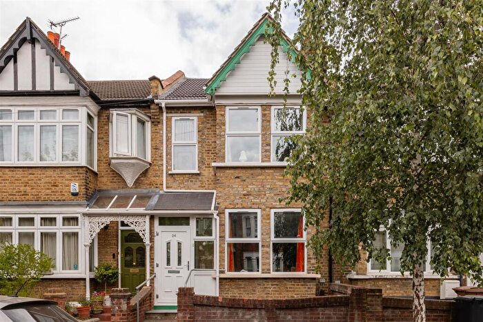 5 Bedroom Terraced House For Sale In Castleton Road, Walthamstow, E17