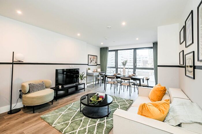 3 Bedroom Flat For Sale In Poplar Walk, Croydon, CR0