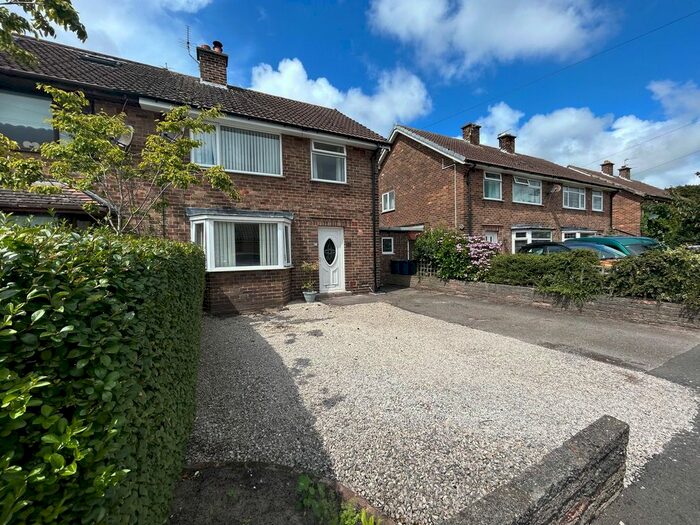 3 Bedroom Semi-Detached House For Sale In Highsands Avenue, Rufford, L40