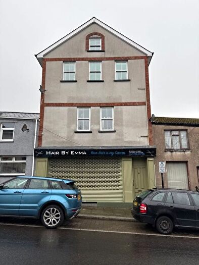 2 Bedroom Flat To Rent In Top Floor Flat, Morgan Street, Tredegar, NP22