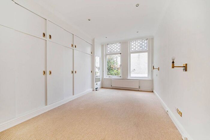 2 Bedroom Flat To Rent In Pont Street, Knightsbridge, London, SW1X