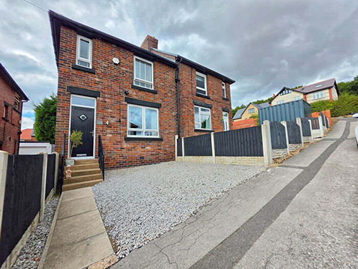 2 Bedroom Semi-Detached House For Sale In Longsight Road, Mapplewell, Barnsley, S75