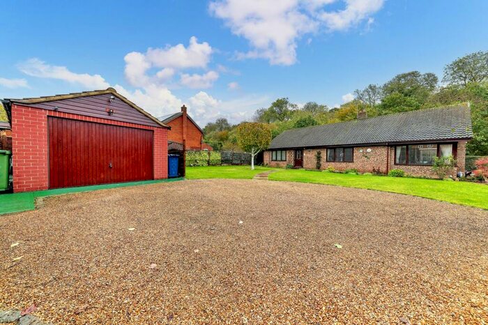 2 Bedroom Detached Bungalow For Sale In Ermine Way, Arrington, SG8