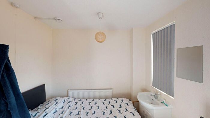 4 Bedroom Semi-Detached House To Rent In Park Road, Nottingham, NG7